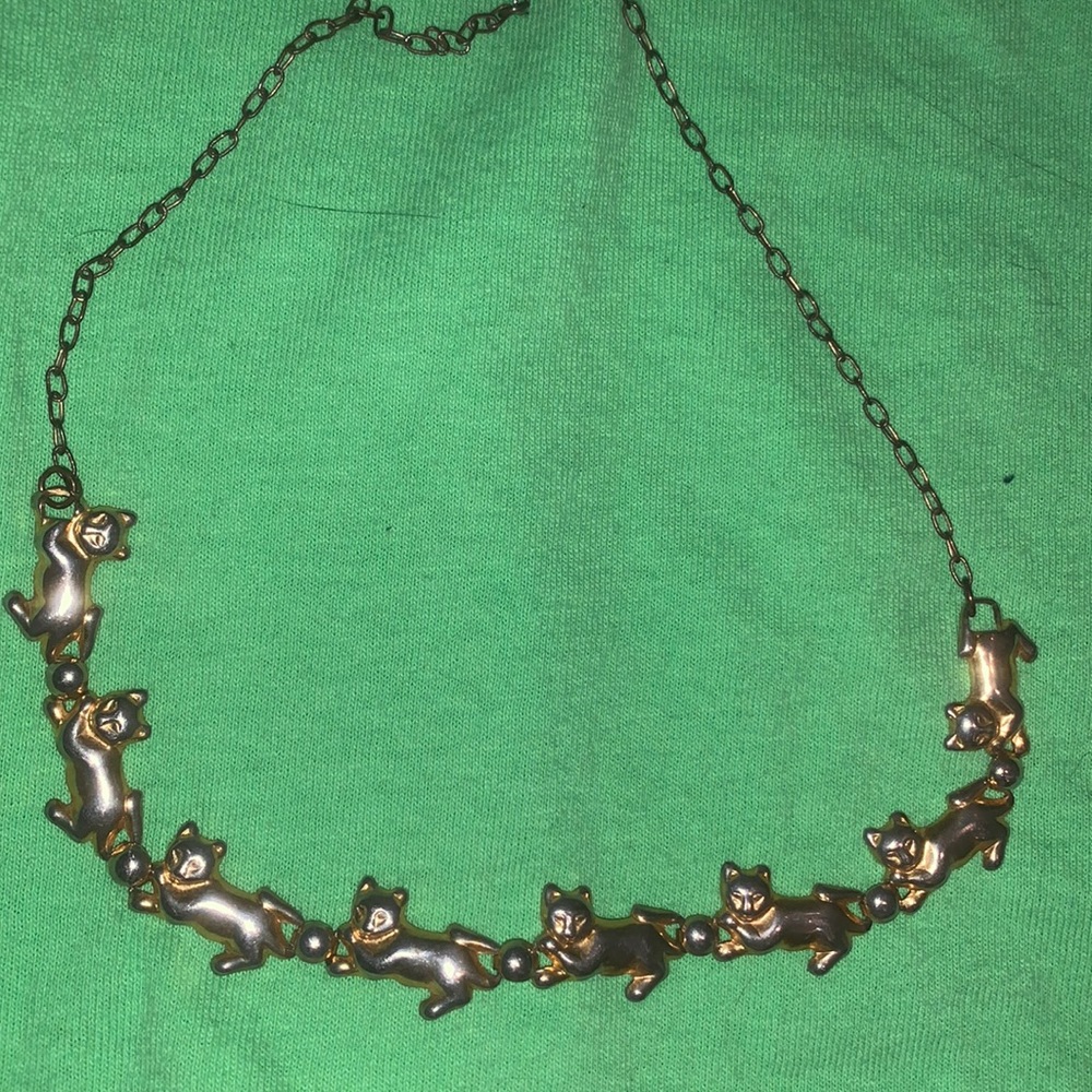 **FINAL MARKDOWN **Kitty cat vintage necklace. CAT LOVERS!!!